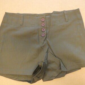 Venus olive shorts size: M